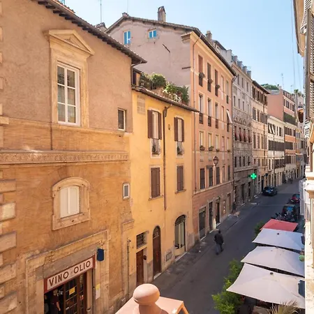 Cozy And Chic Near Campo De Fiori Apartment